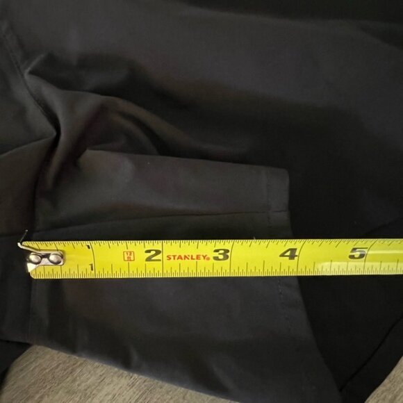 On running women’s essential shorts - Picture 6 of 7